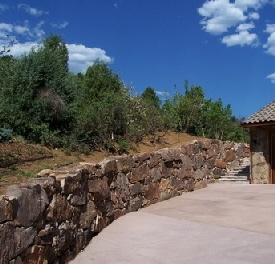 Natural rock Boulder retaining walls