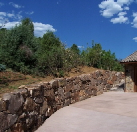 Natural rock Boulder retaining walls